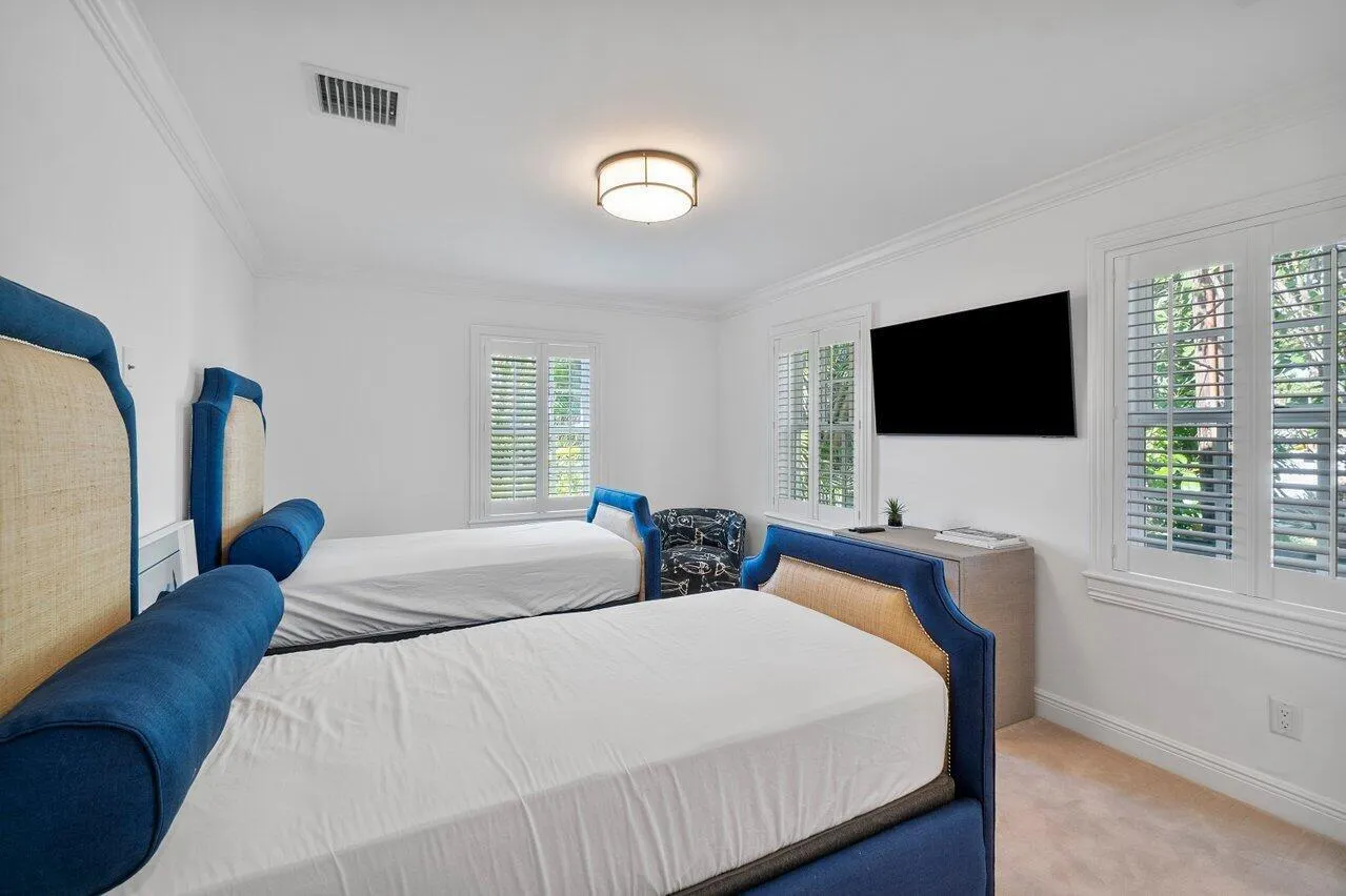 Upstairs Bedroom 2
