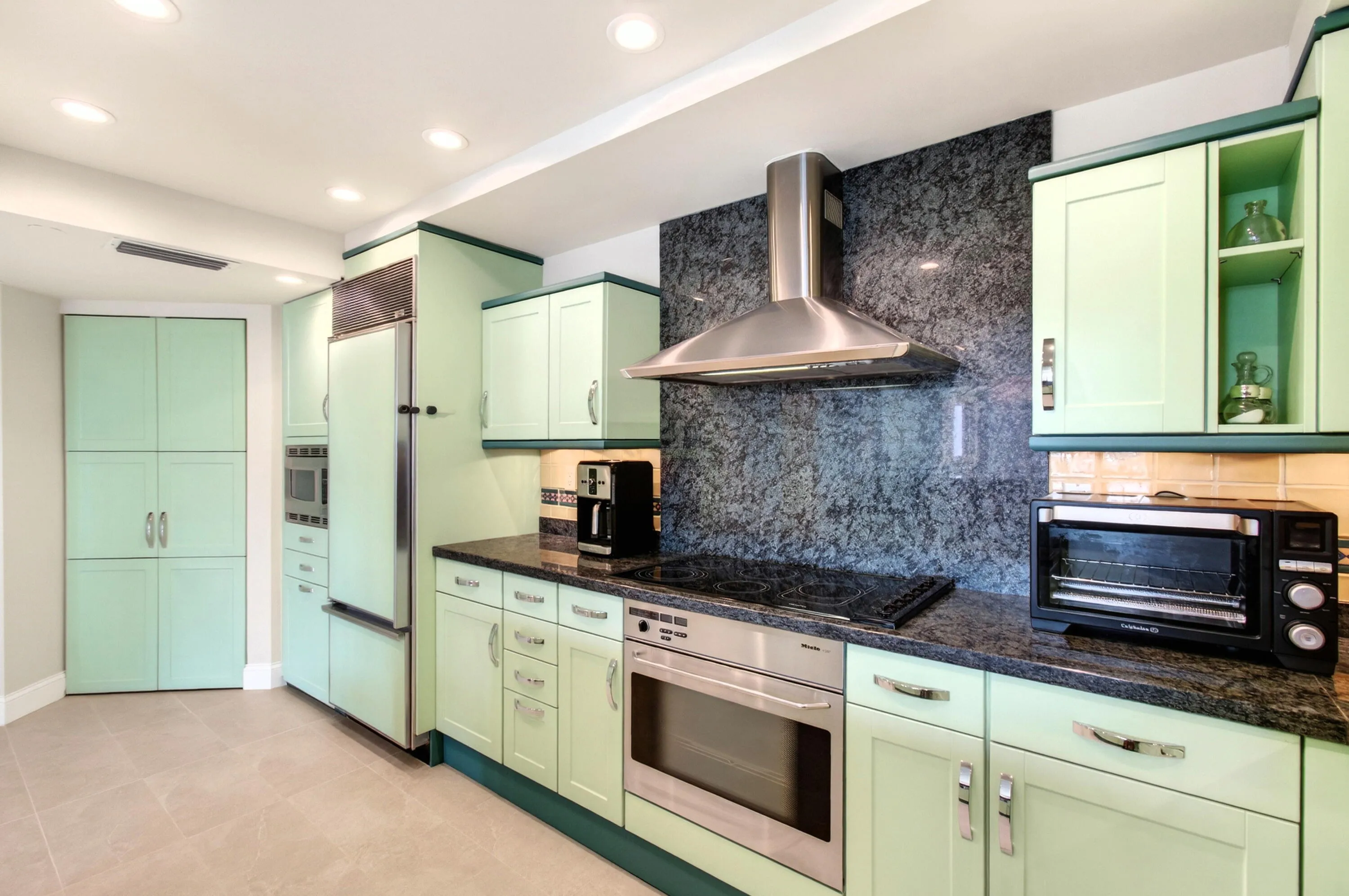 12 - Kitchen