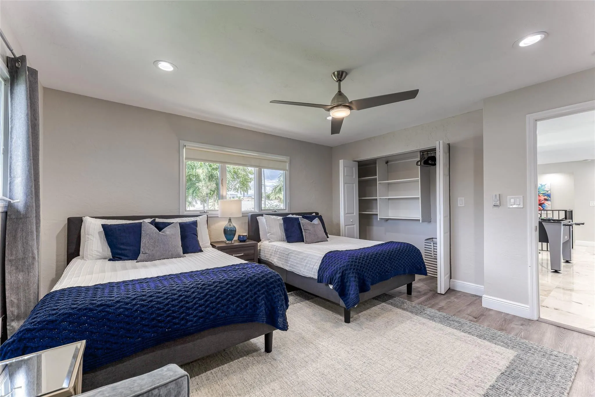 BEDROOM #3 Two Queen Size Beds En Suite Bathroom Smart TV