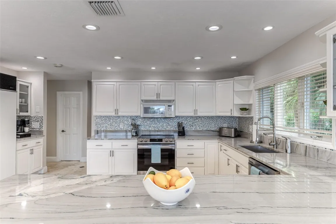 Eat In Kitchen