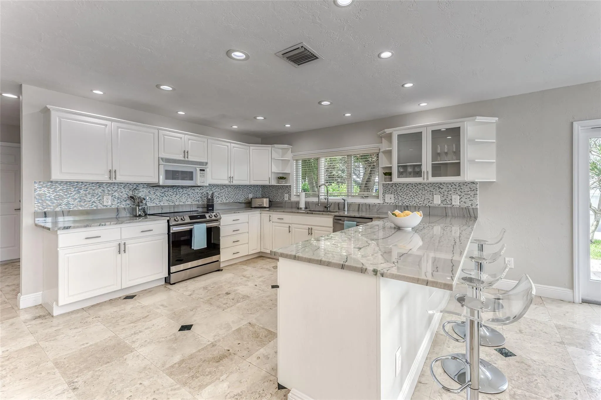 Open Kitchen with Keurig (Regular Drip & Pods)
