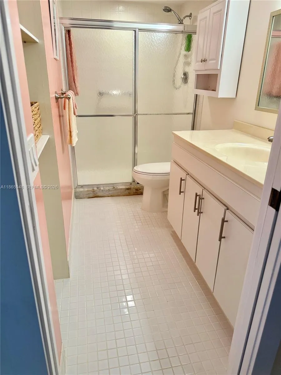 Second bathrrom w standup shower