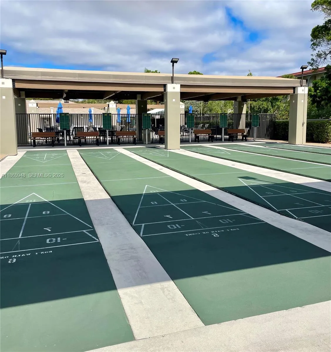 Shuffle board