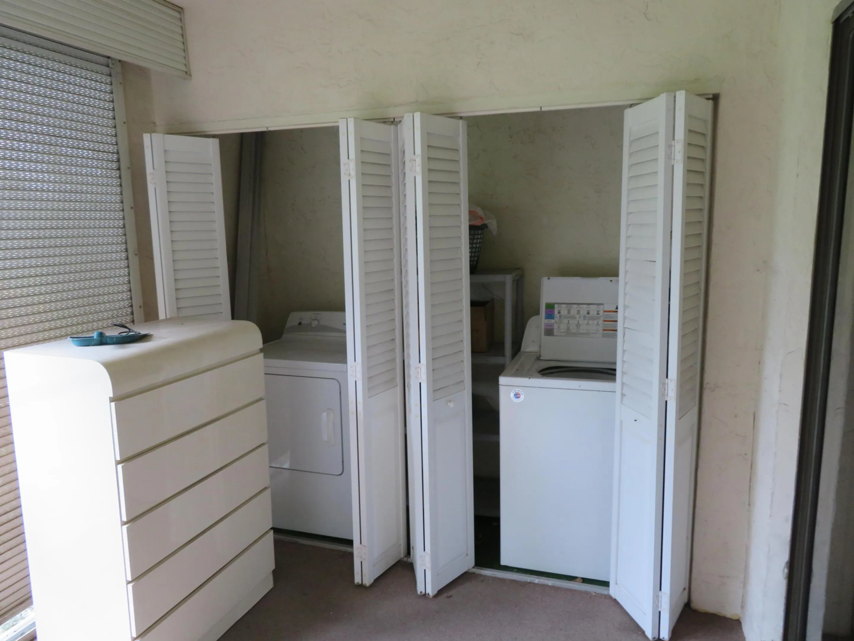 66_9233-117_Patio-Laundry