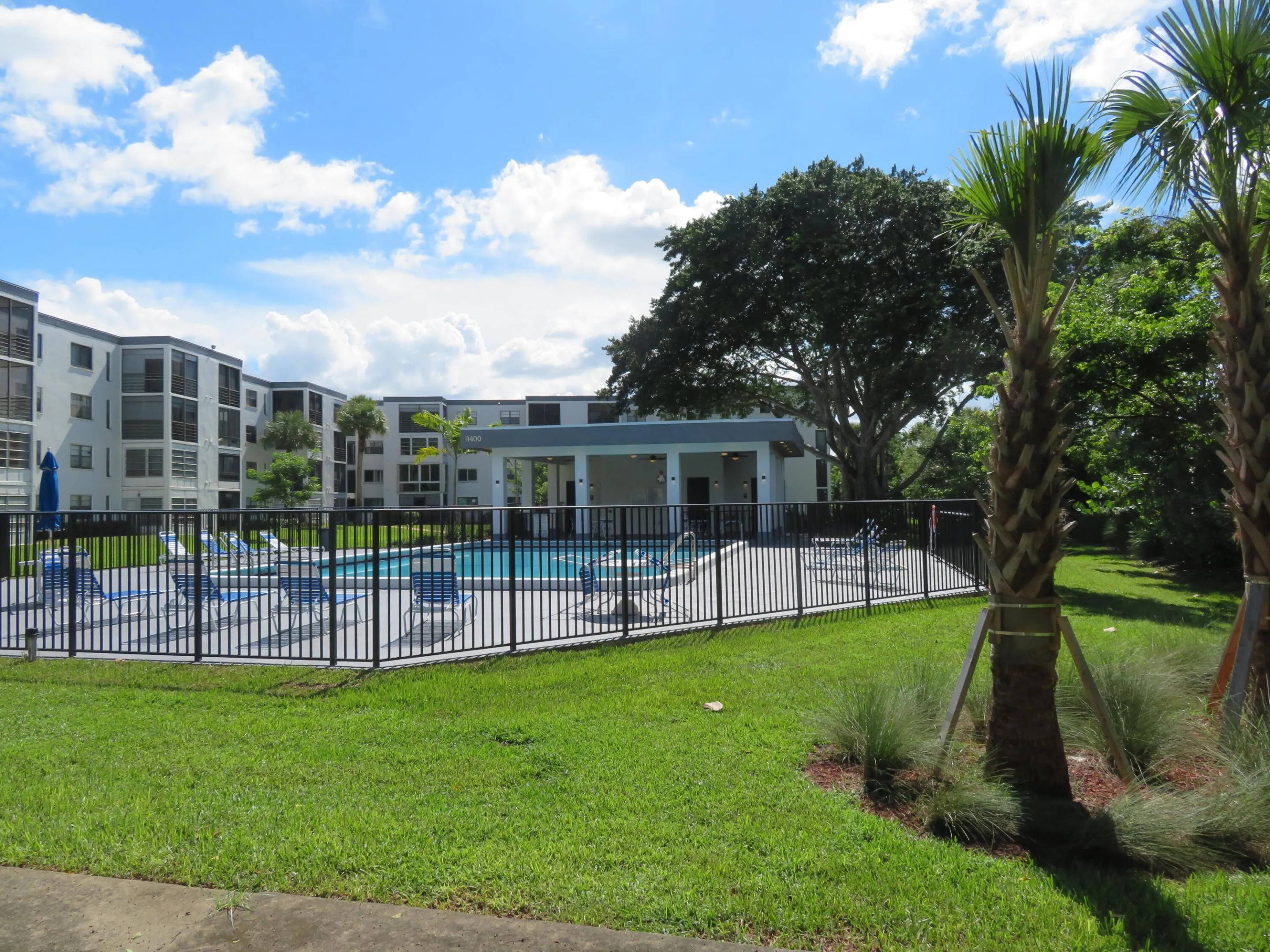 35_9233_Bldg_PoolJPG