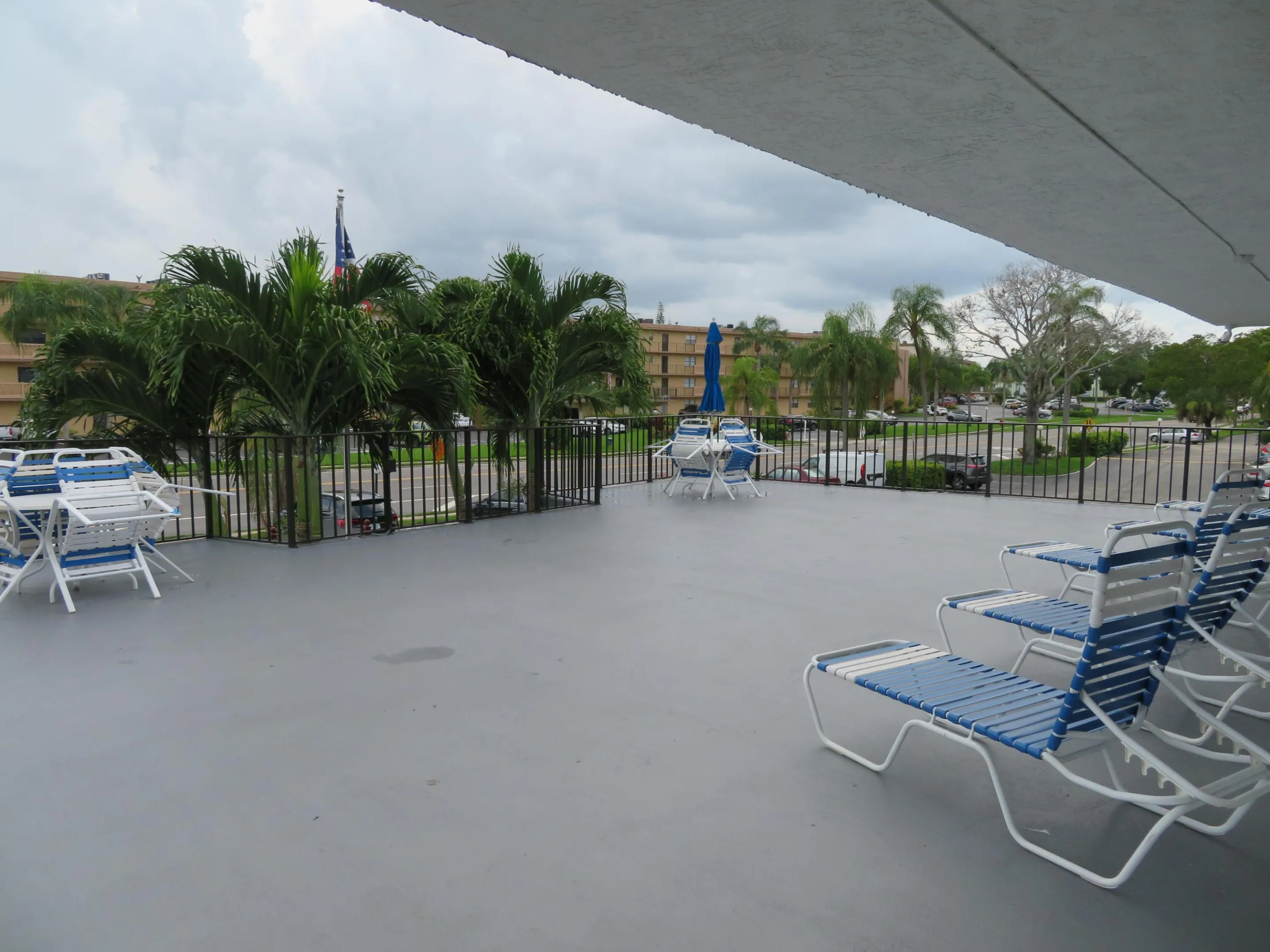 30_9233_Bldg._Sundeck