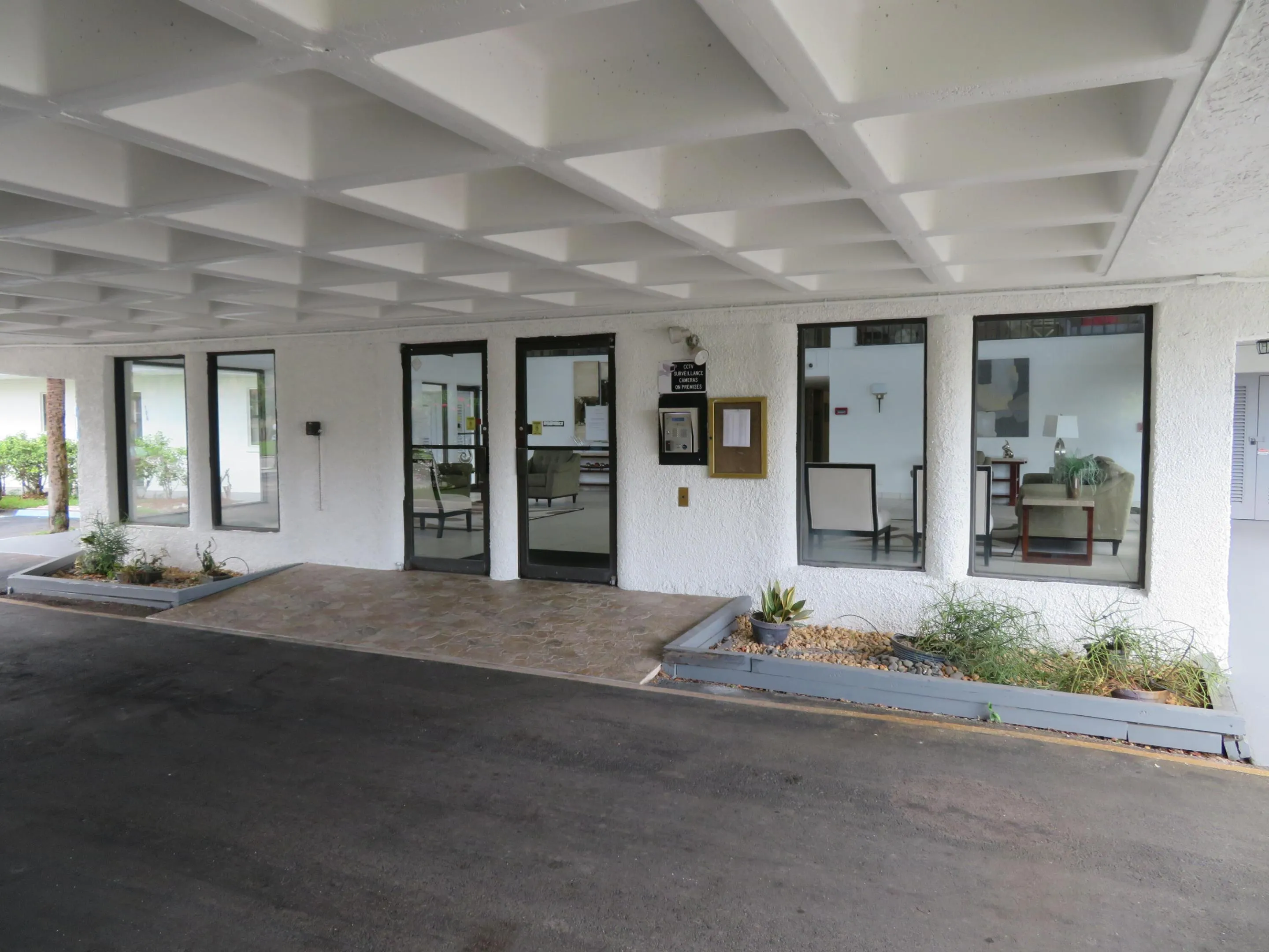 8_9233_Bldg._Lobby_Entry