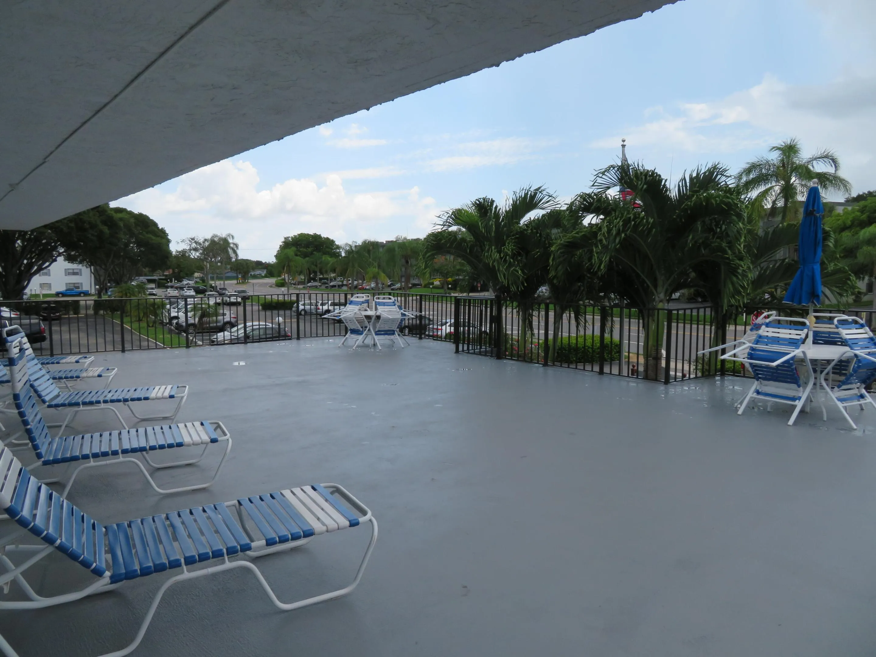 28_9233_Bldg._Sundeck