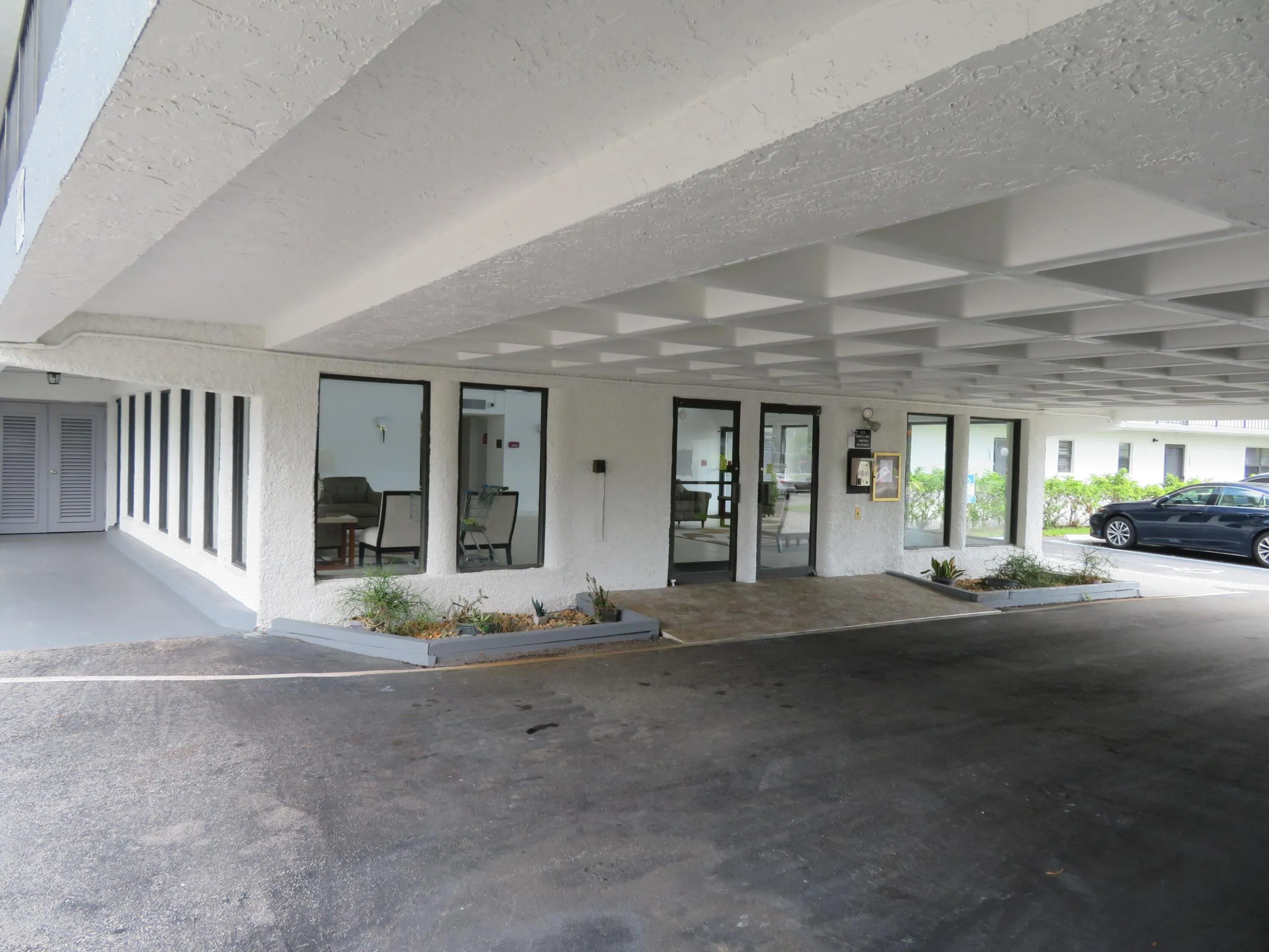 9_9233_Bldg._Lobby_Entry