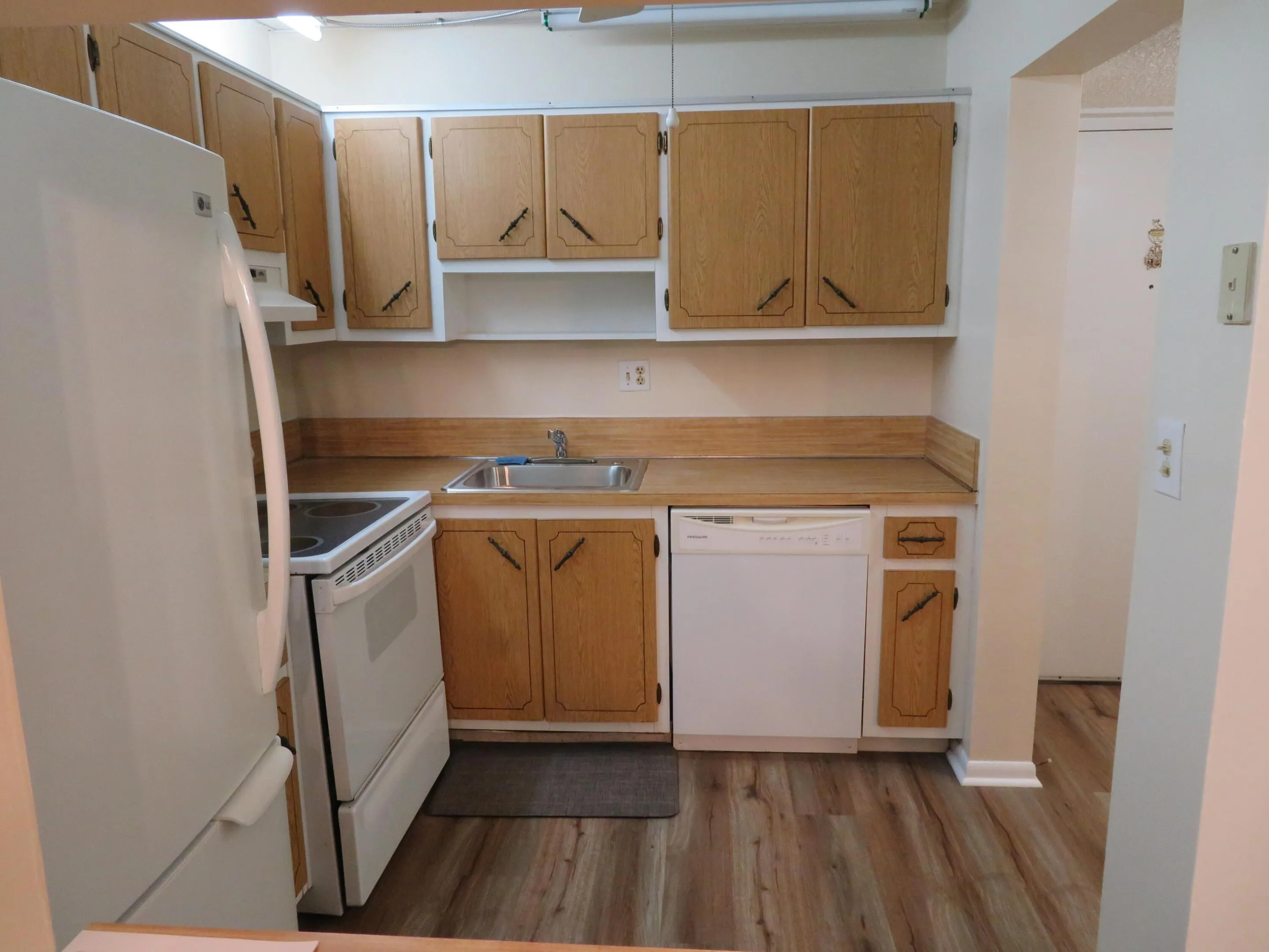 44_9233-117_Kitchen