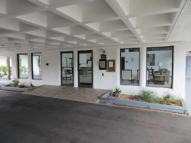8_9233_Bldg._Lobby_Entry