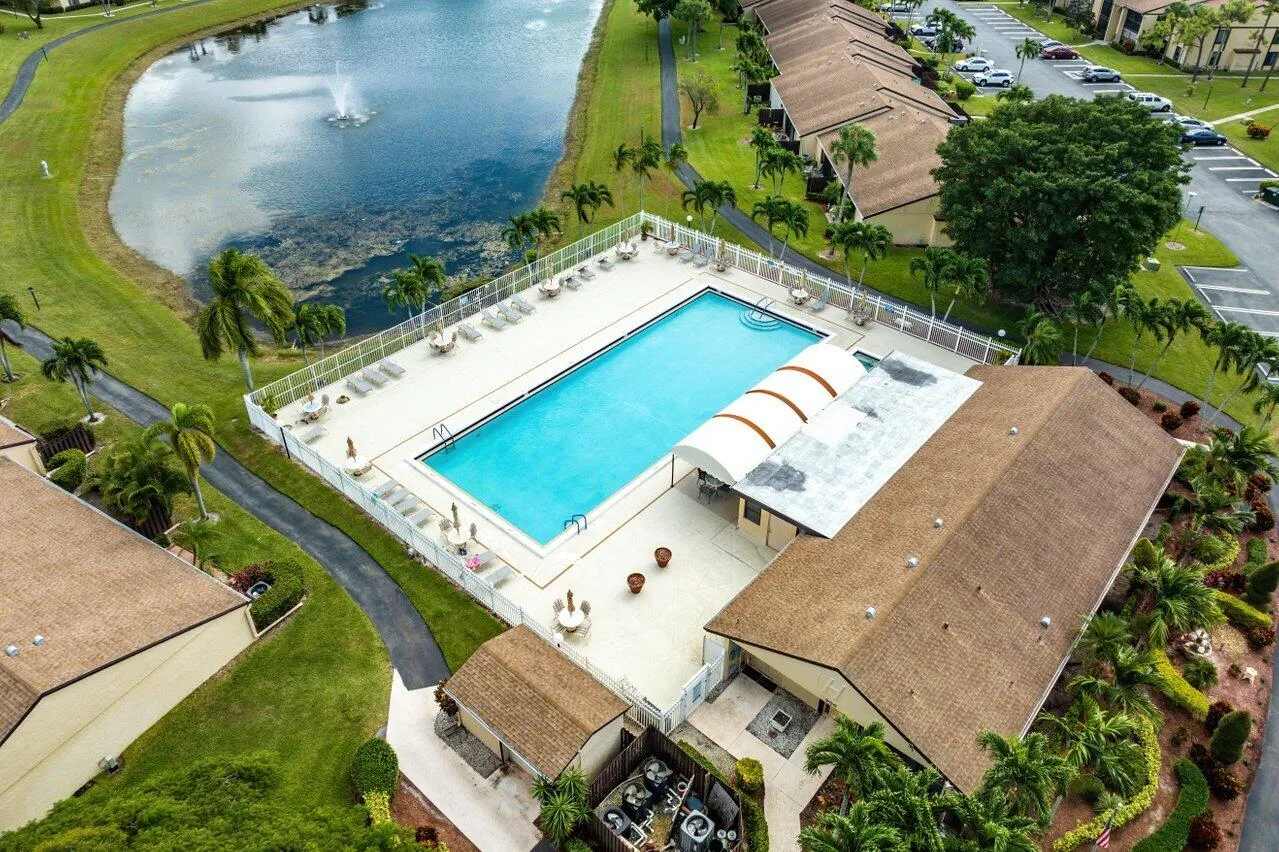 Pool/Clubhouse