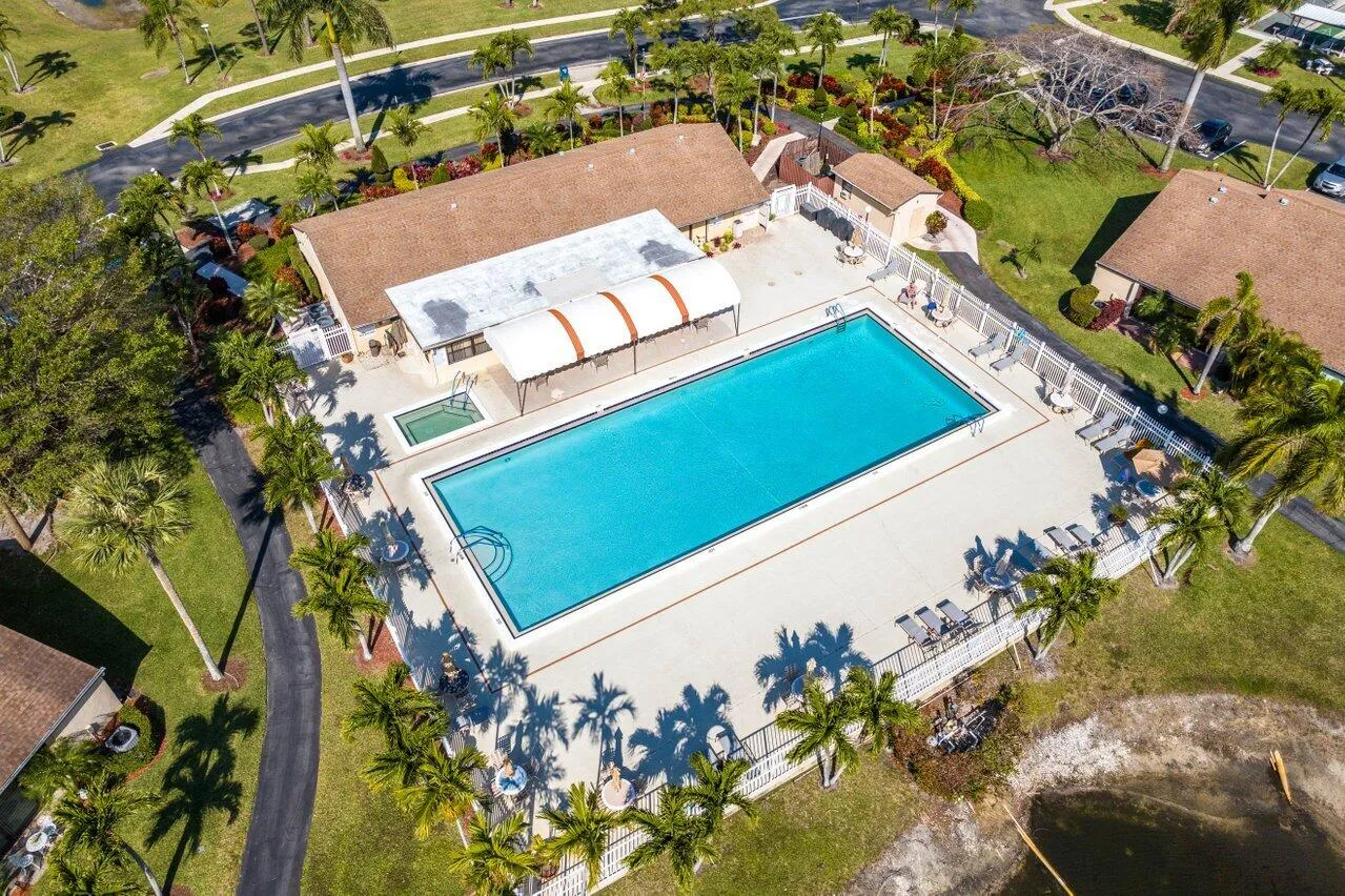 Pool/Clubhouse