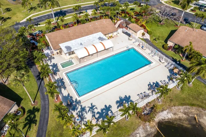 Pool/Clubhouse
