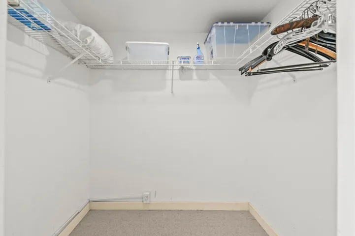 22 Closet 01