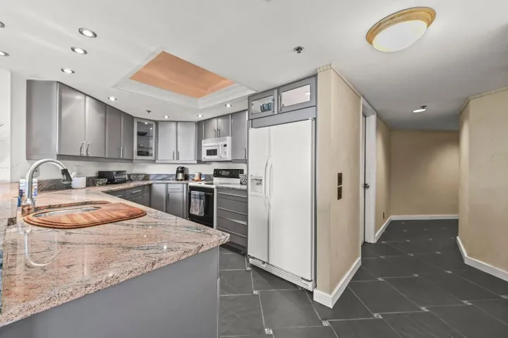 13 Kitchen 02