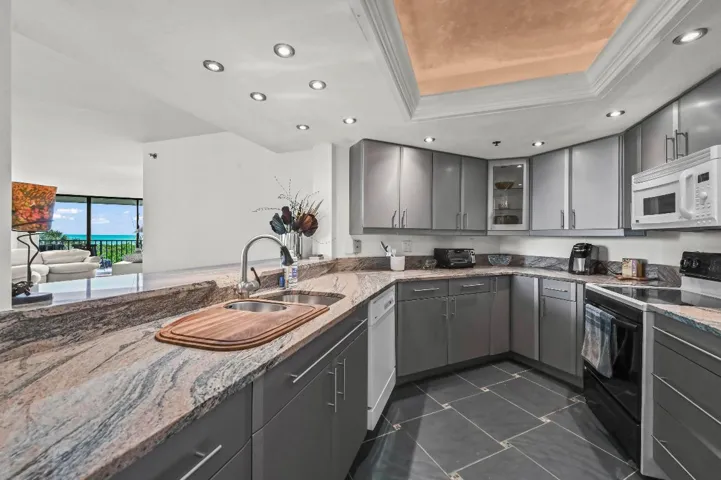 14 Kitchen 03
