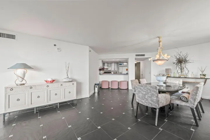 16 Dining room 02