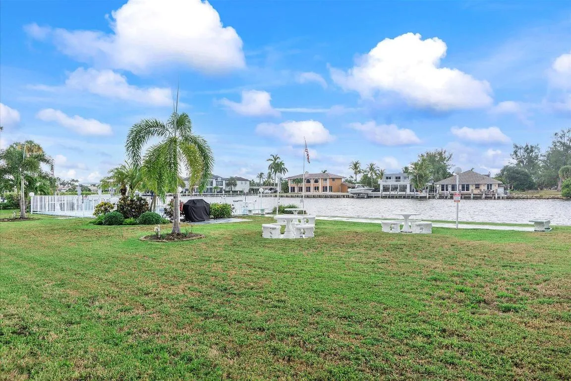 23-1001 N Riverside Dr #104_023