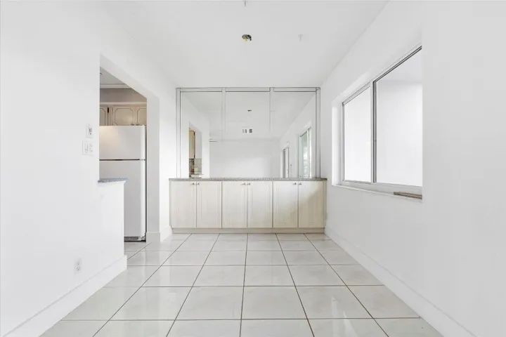 09-1001 N Riverside Dr #104_009