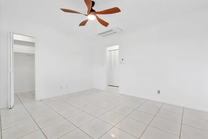 16-1001 N Riverside Dr #104_016