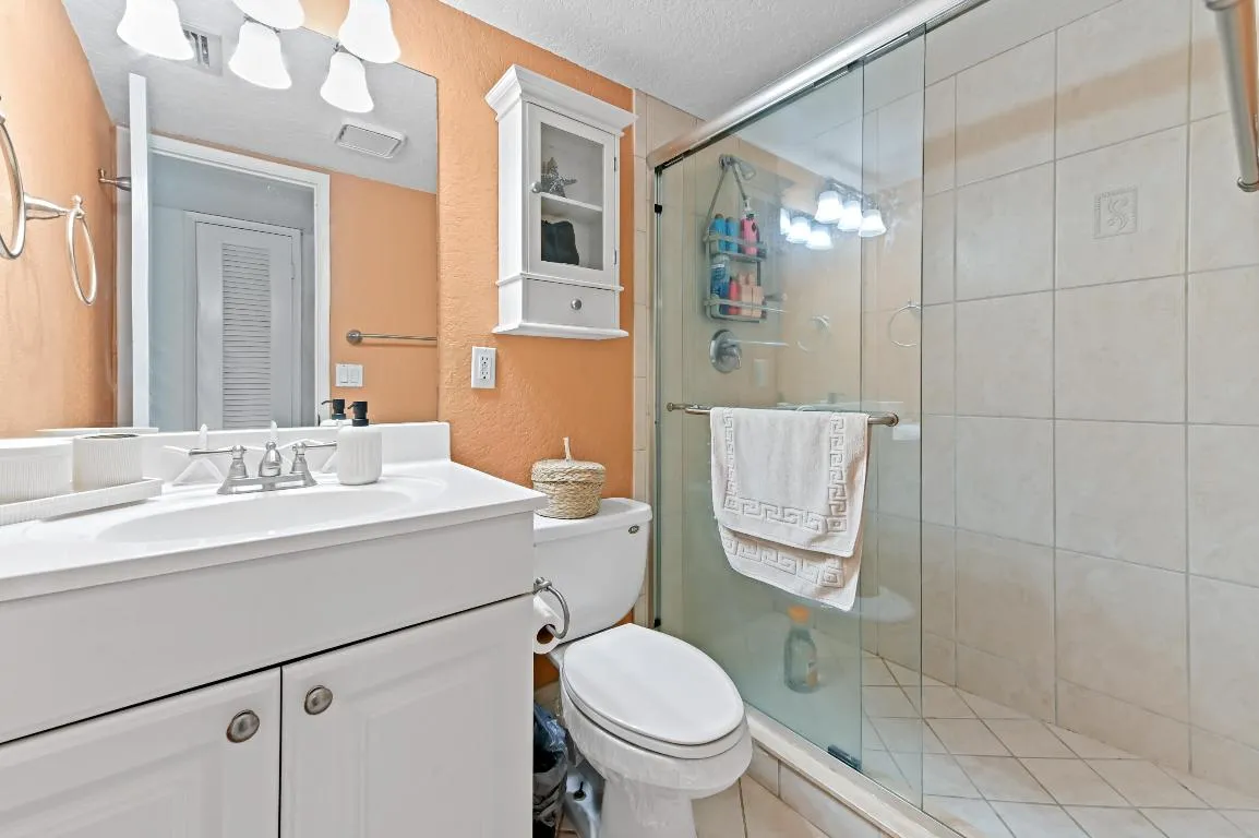 10 Bathroom 01