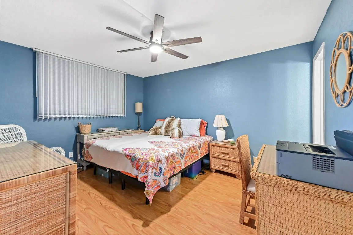 16 Bedroom 01