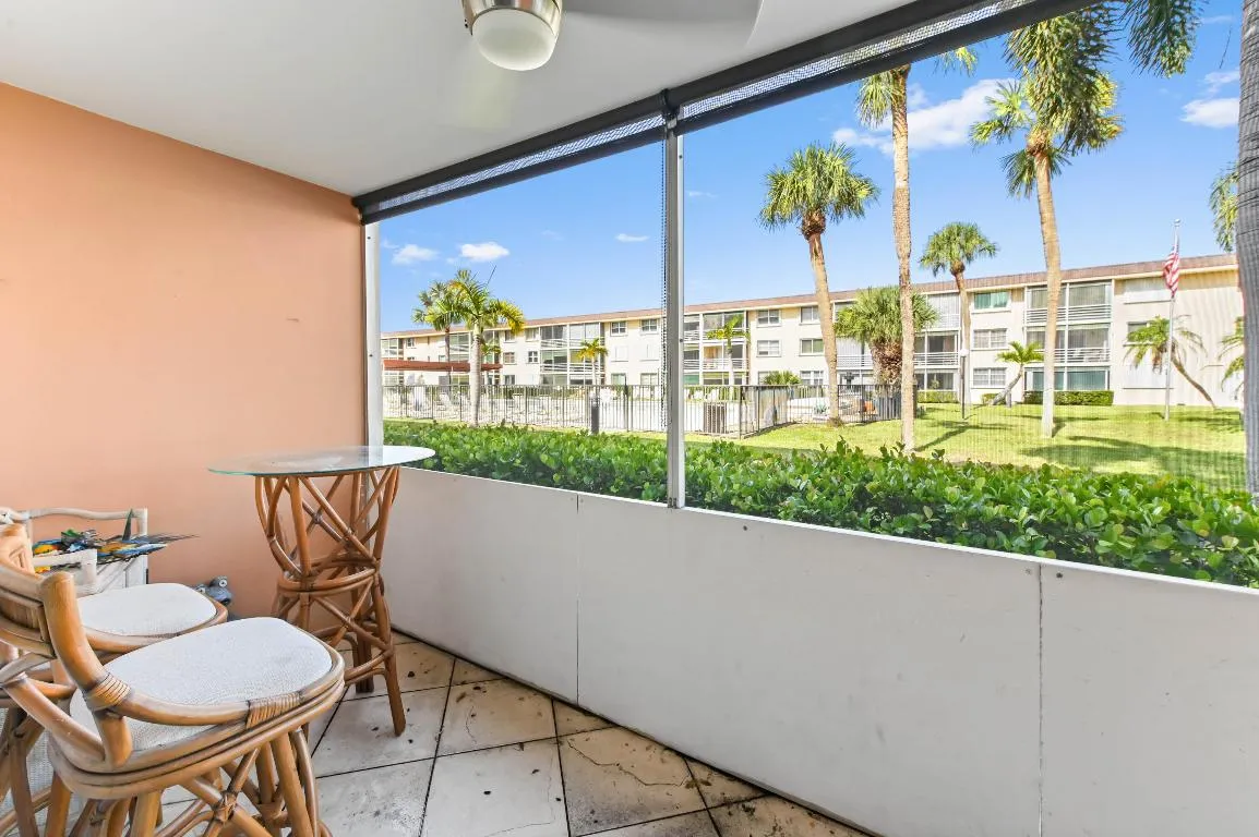 20 Patio 01