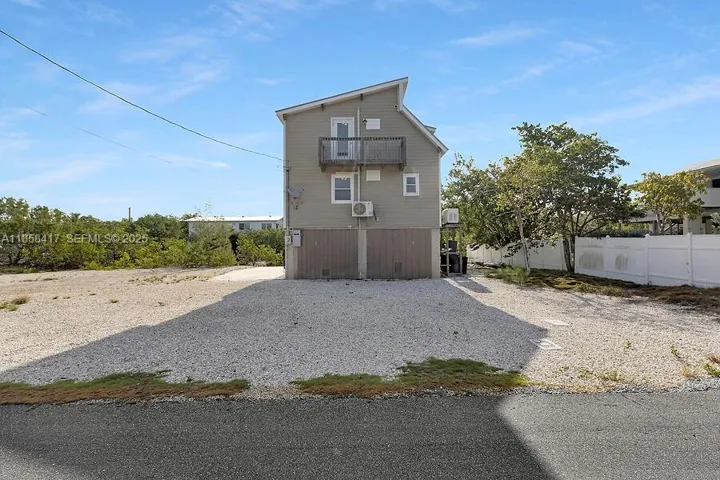 Plenty space for parking