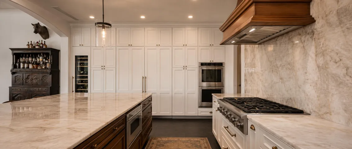 27 Elegant transitional kitchen with mar