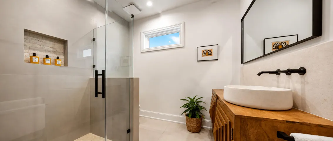 Modern minimalist bathroom