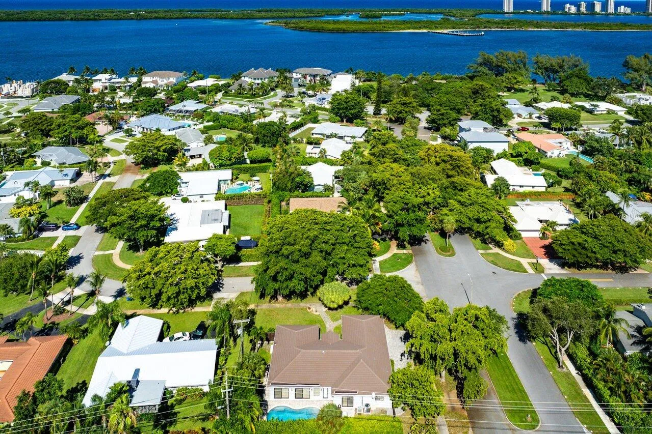 050-701BuoyRoad-NorthPalmBeach-FL-33408-