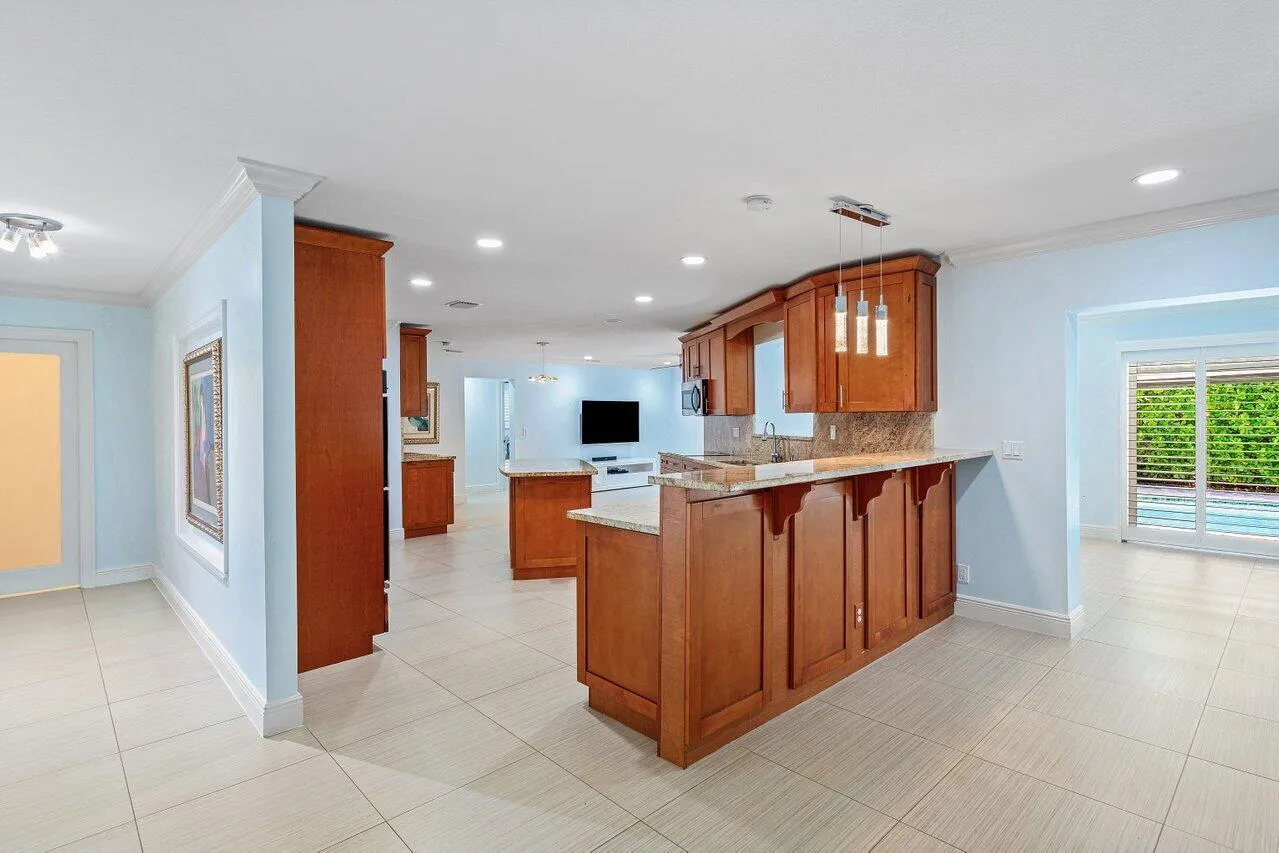 008-701BuoyRoad-NorthPalmBeach-FL-33408-