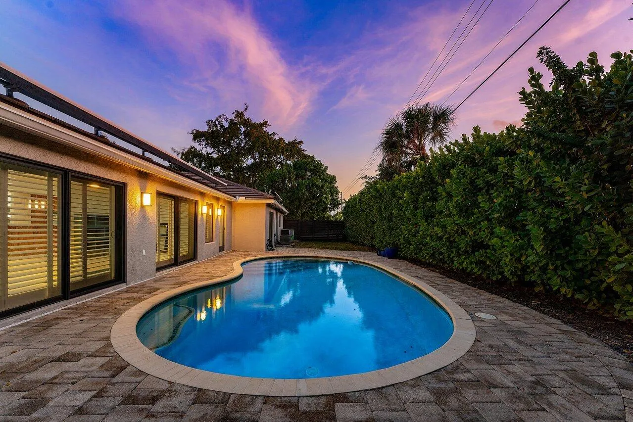 009-701BuoyRoad-NorthPalmBeach-FL-33408-