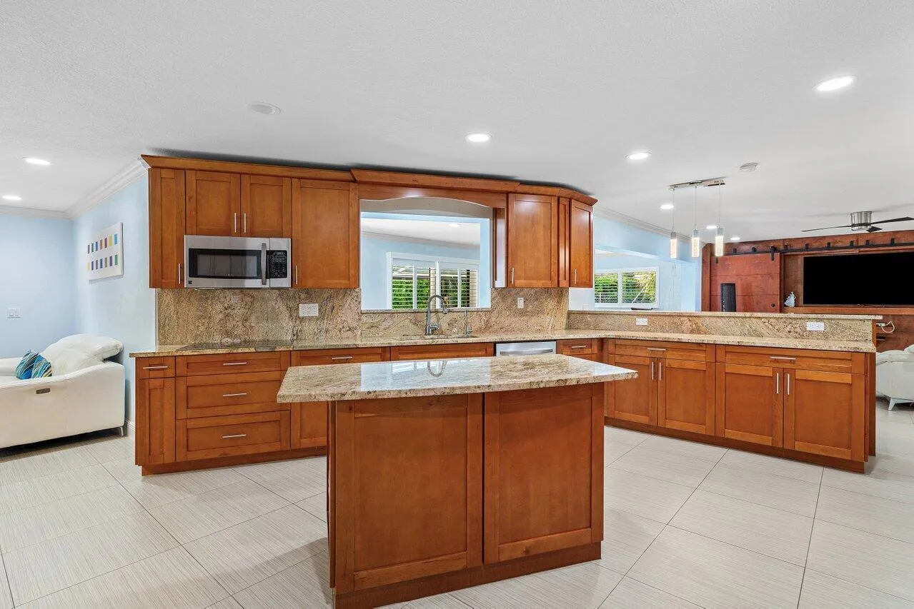 018-701BuoyRoad-NorthPalmBeach-FL-33408-