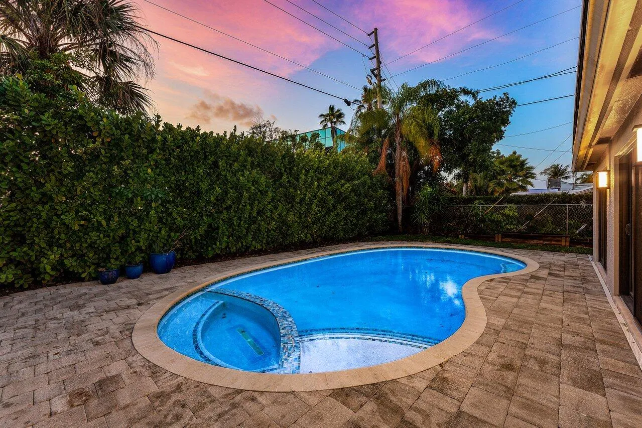 007-701BuoyRoad-NorthPalmBeach-FL-33408-