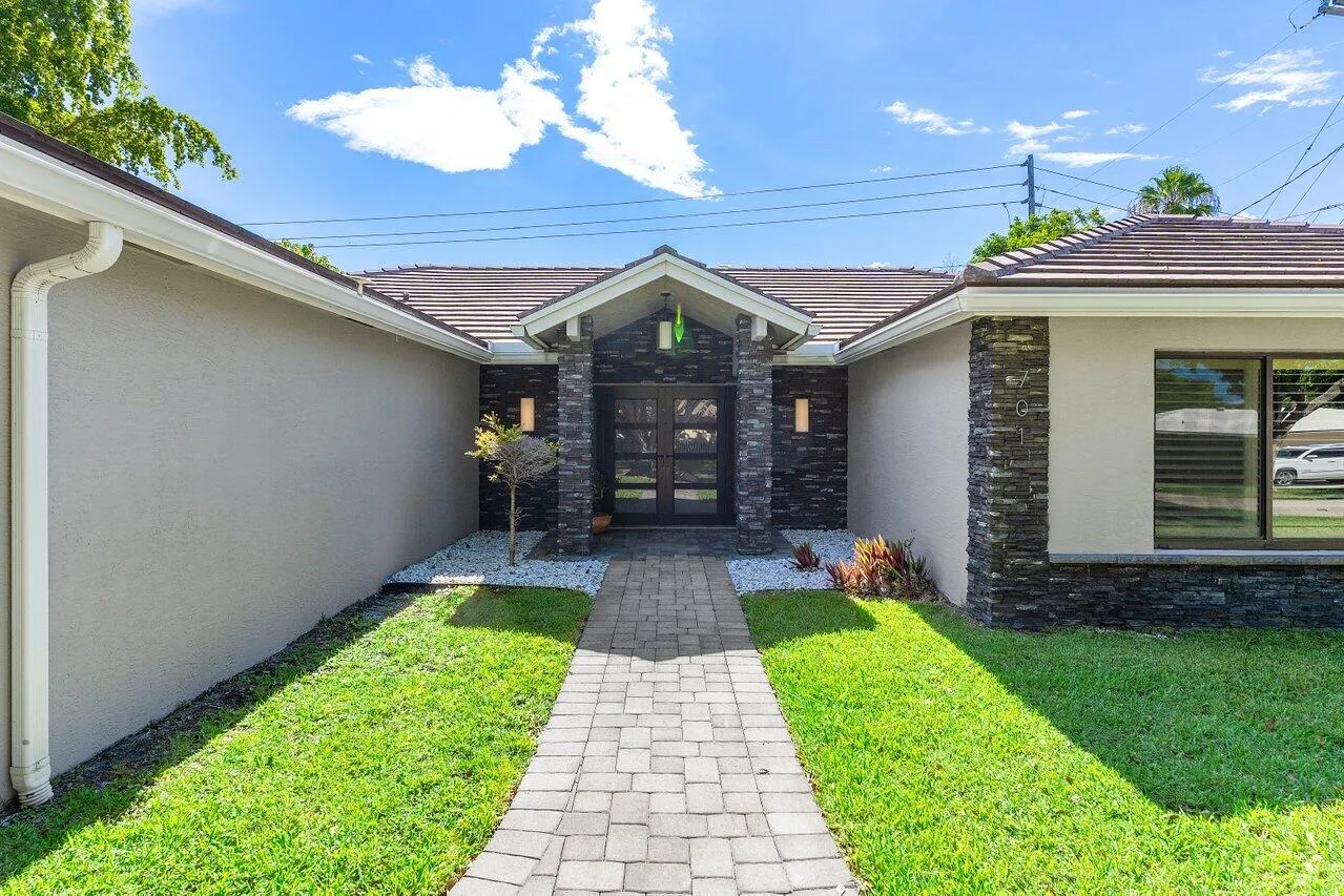 005-701BuoyRoad-NorthPalmBeach-FL-33408-