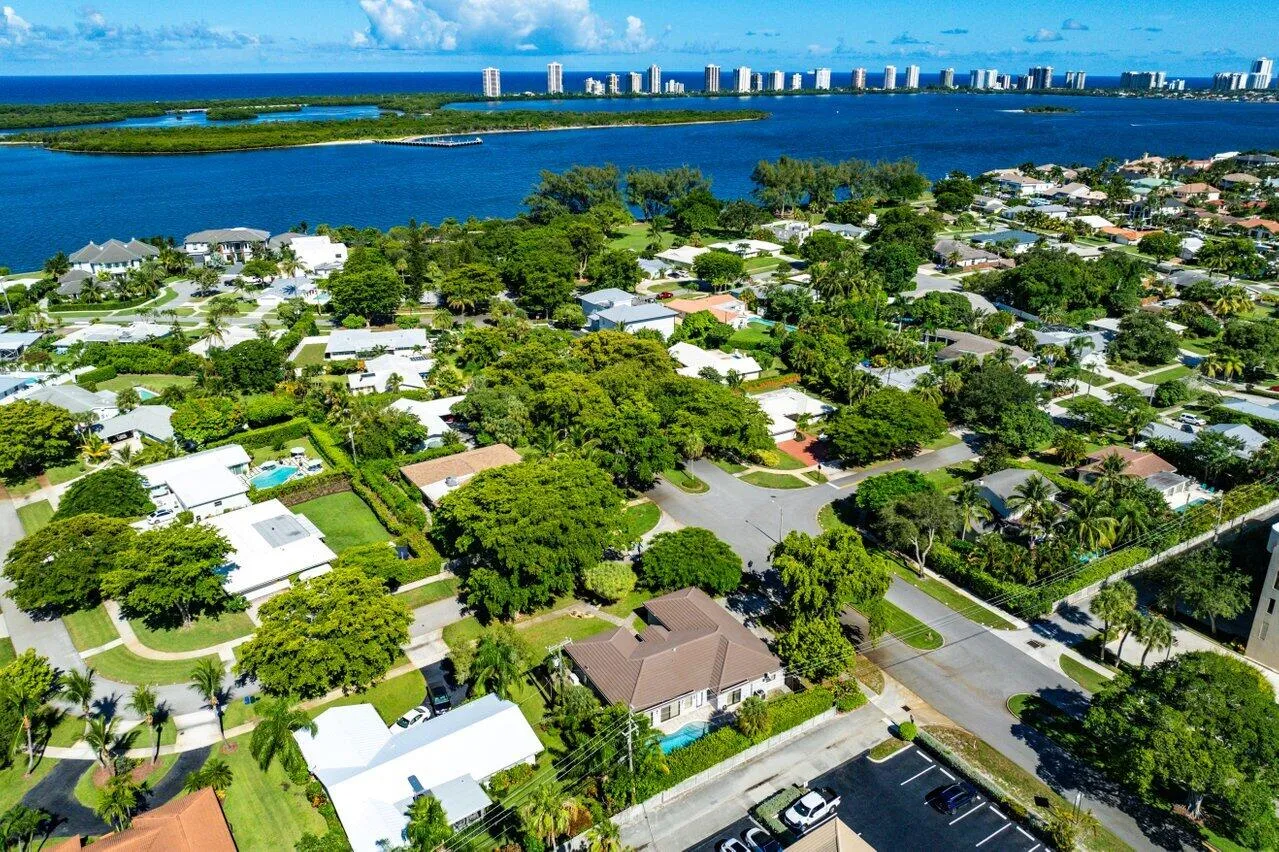 047-701BuoyRoad-NorthPalmBeach-FL-33408-