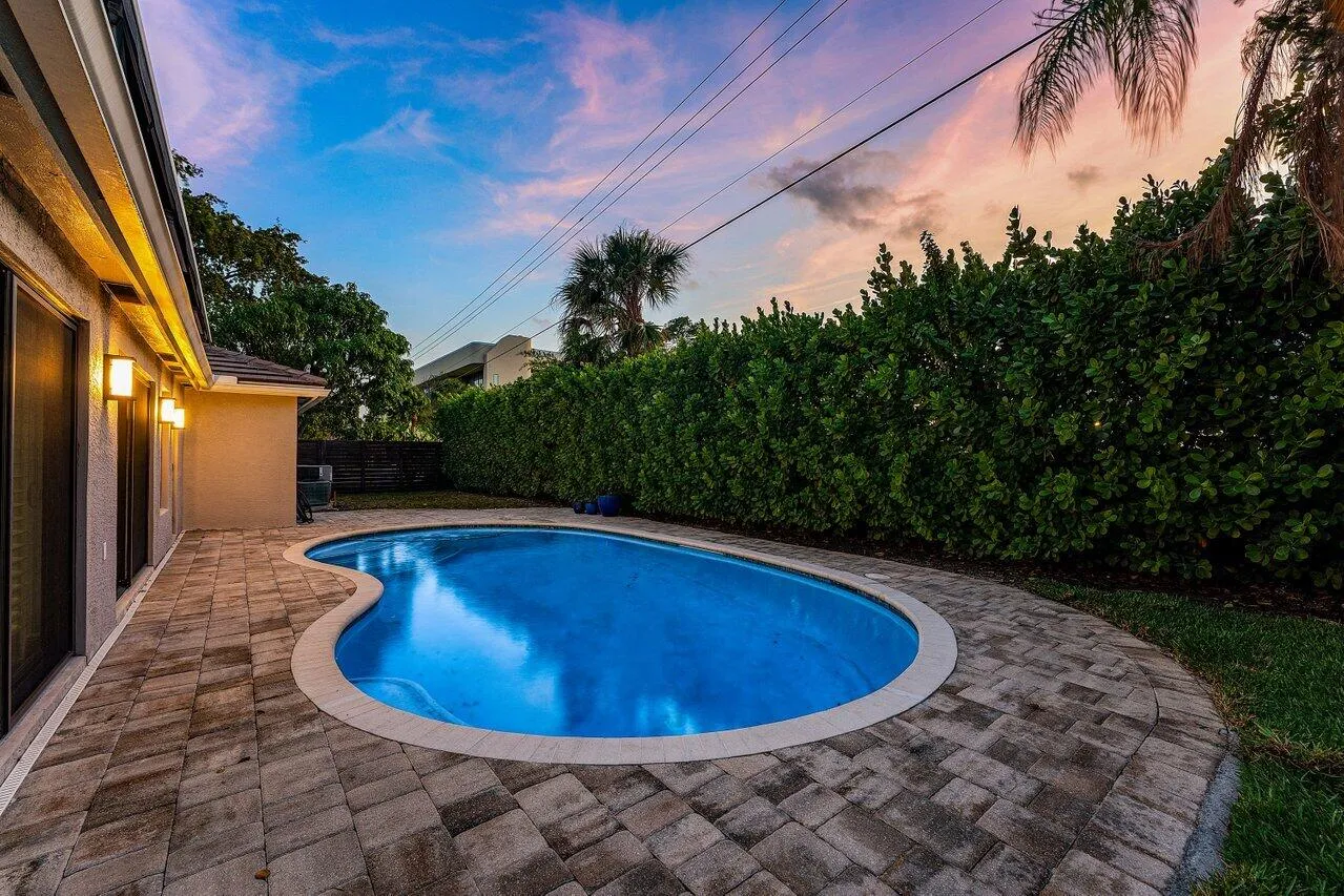 006-701BuoyRoad-NorthPalmBeach-FL-33408-