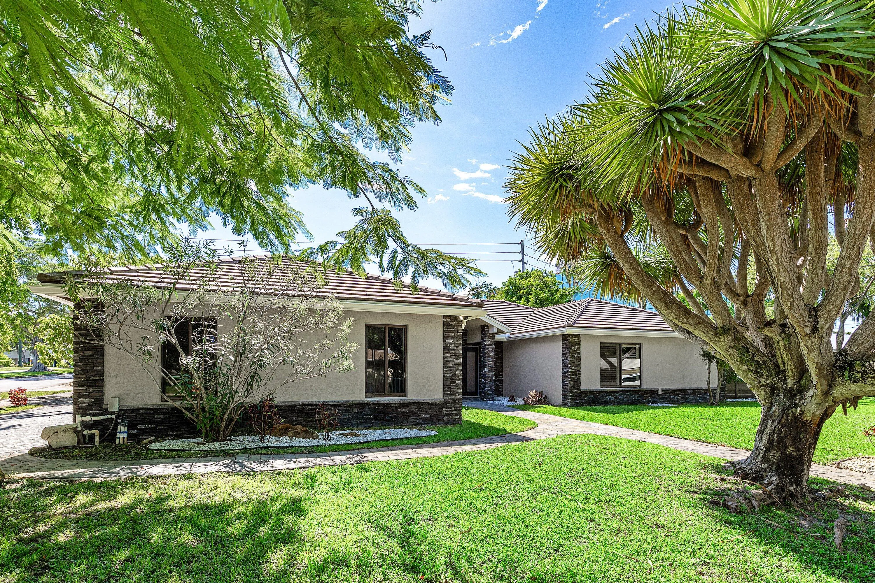 002-701BuoyRoad-NorthPalmBeach-FL-33408-