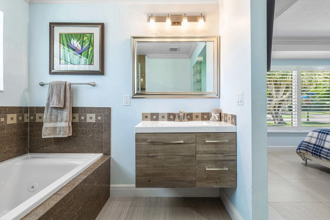 025-701BuoyRoad-NorthPalmBeach-FL-33408-