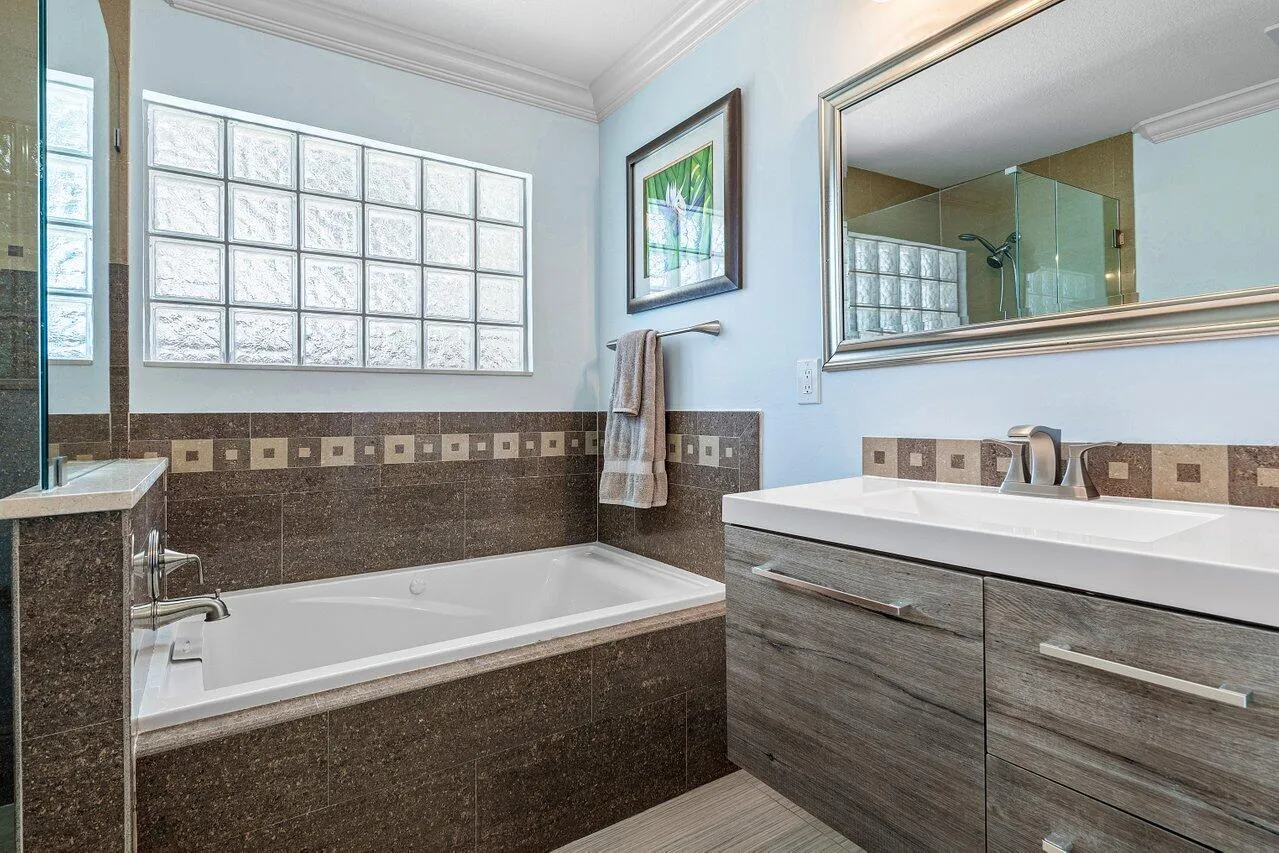 024-701BuoyRoad-NorthPalmBeach-FL-33408-
