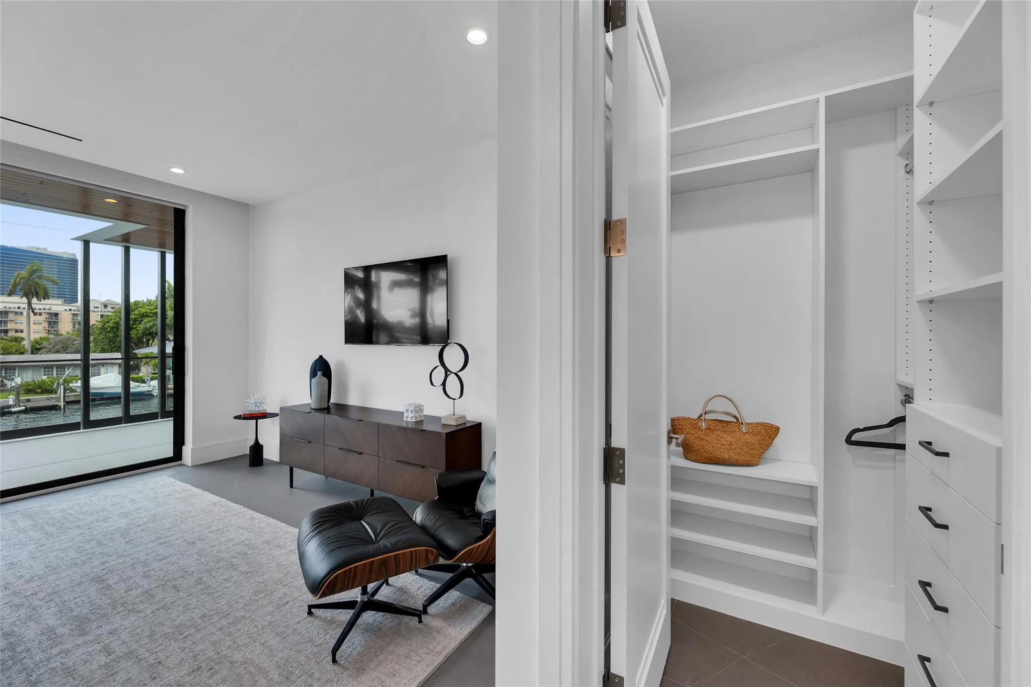 2nd Floor Suite overlooking waterway Bedroom #4
