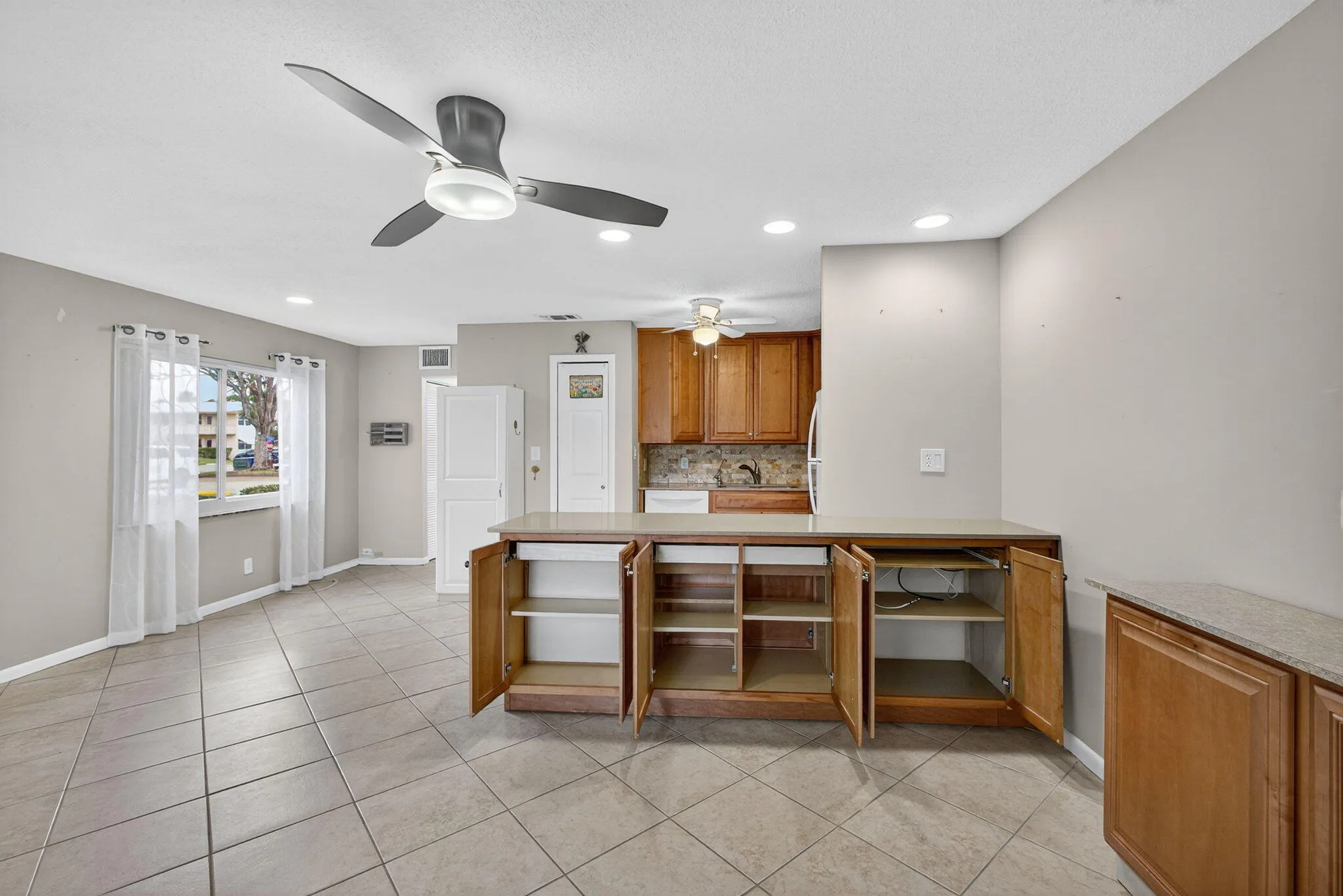 Living Room & Kitchen Island