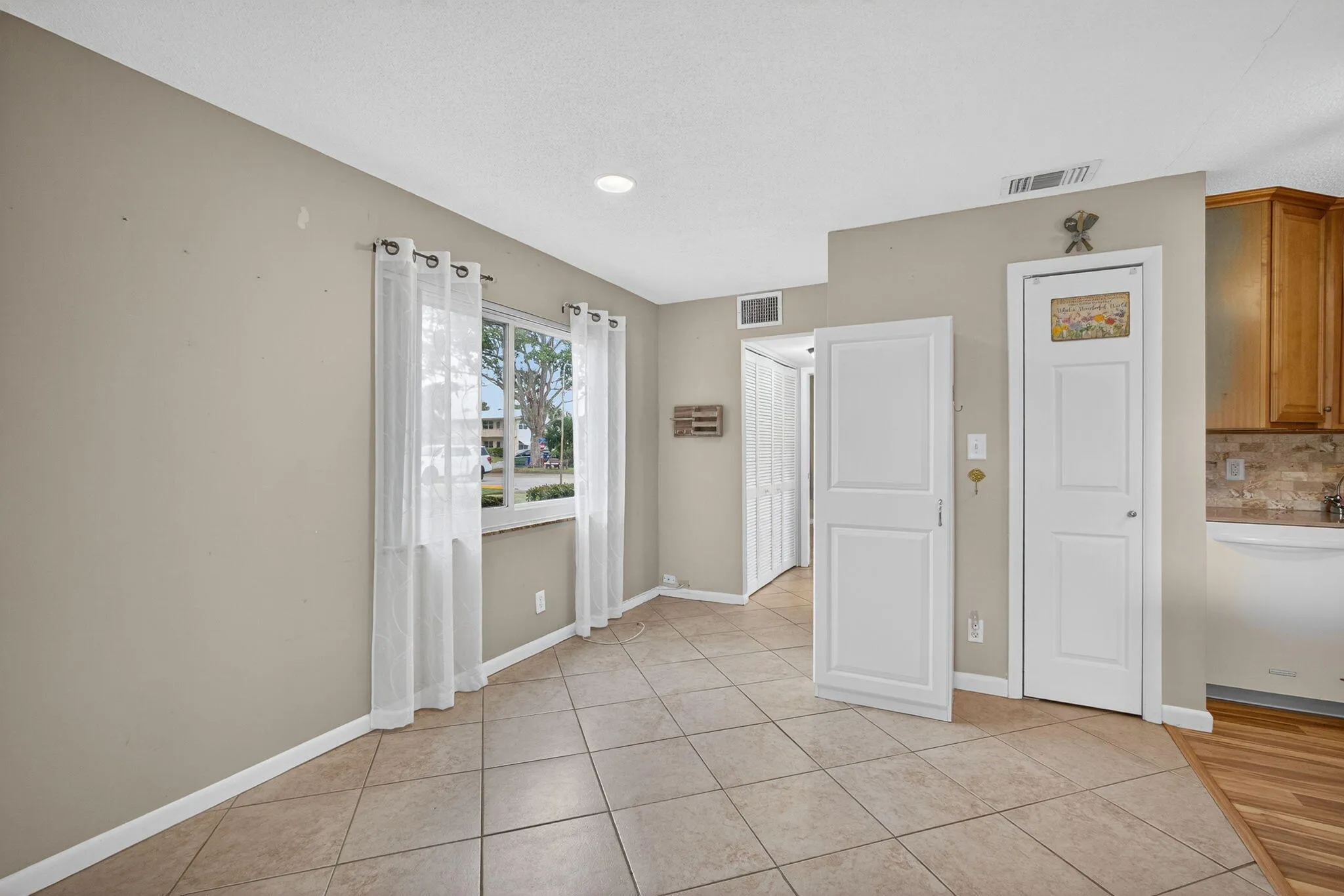 Dining Area & Pantry