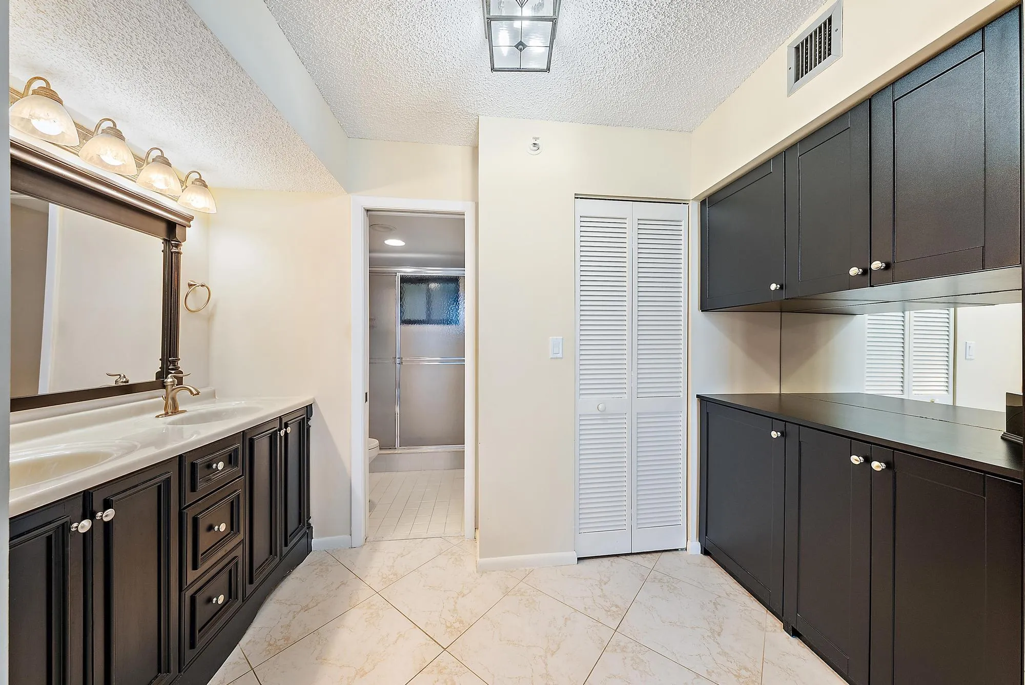 Primary En-Suite Bathroom