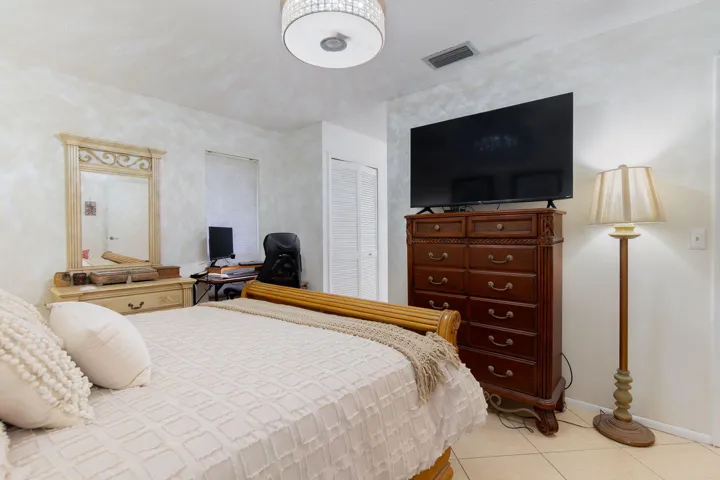 1000029076