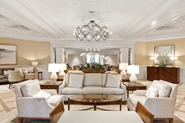 Lounge Clubhouse
