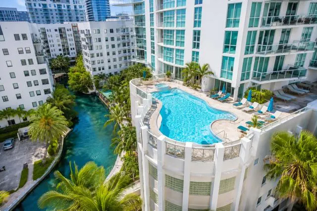 VIEW POOL