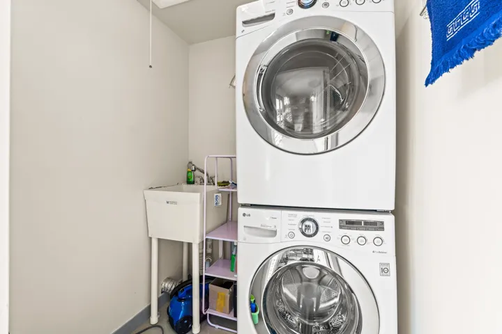 Balcony w/laundry and RARE SINK!